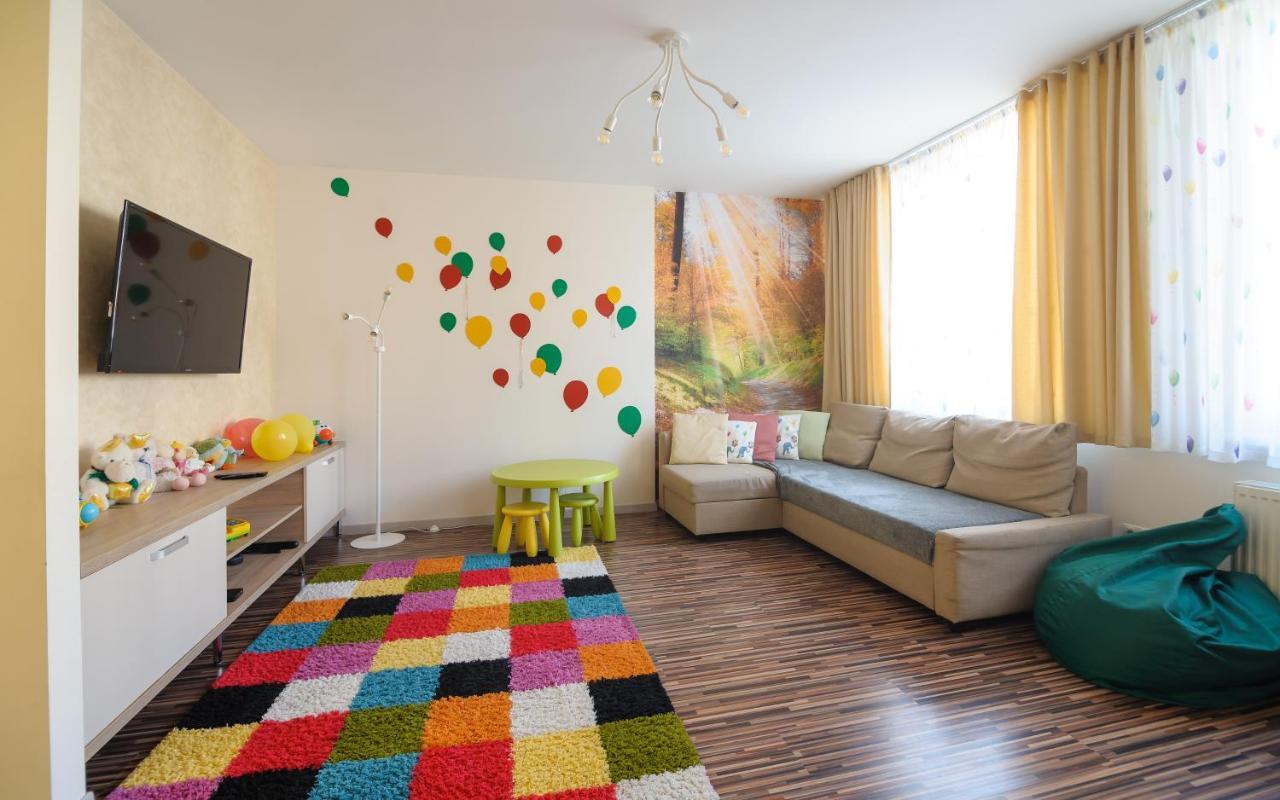 Colored Balloons - 3 Bedrooms, 3 Bathrooms, Equipped Large Apartments Lviv Bagian luar foto