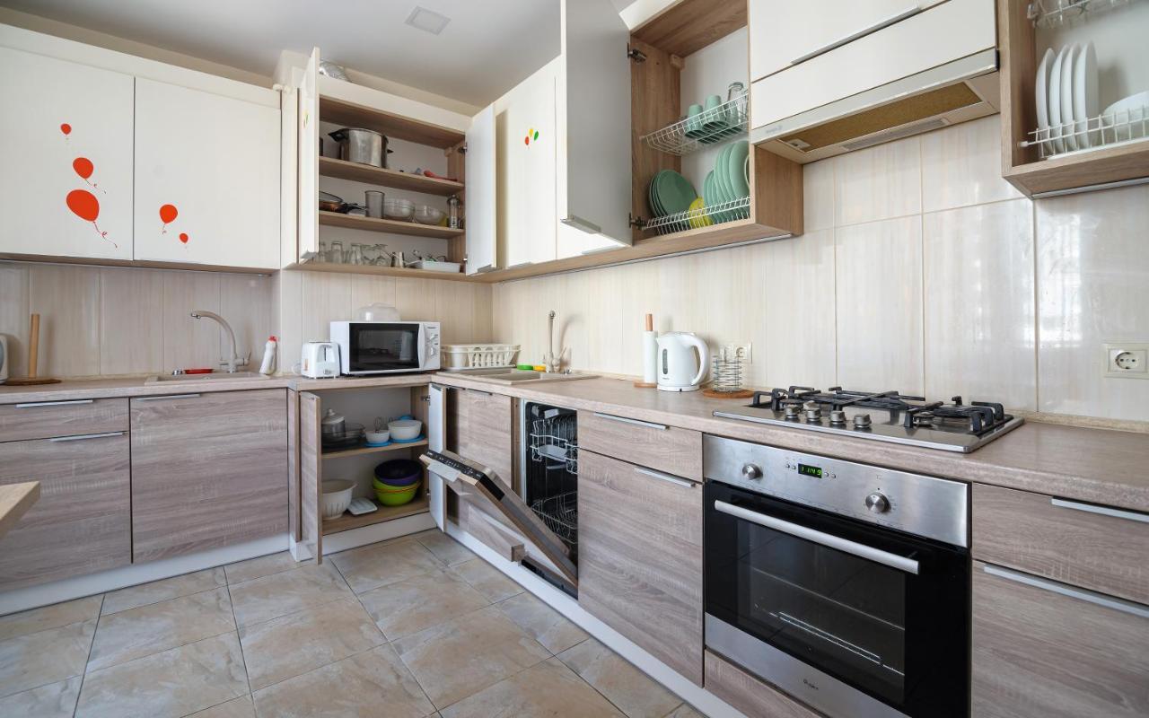 Colored Balloons - 3 Bedrooms, 3 Bathrooms, Equipped Large Apartments Lviv Bagian luar foto