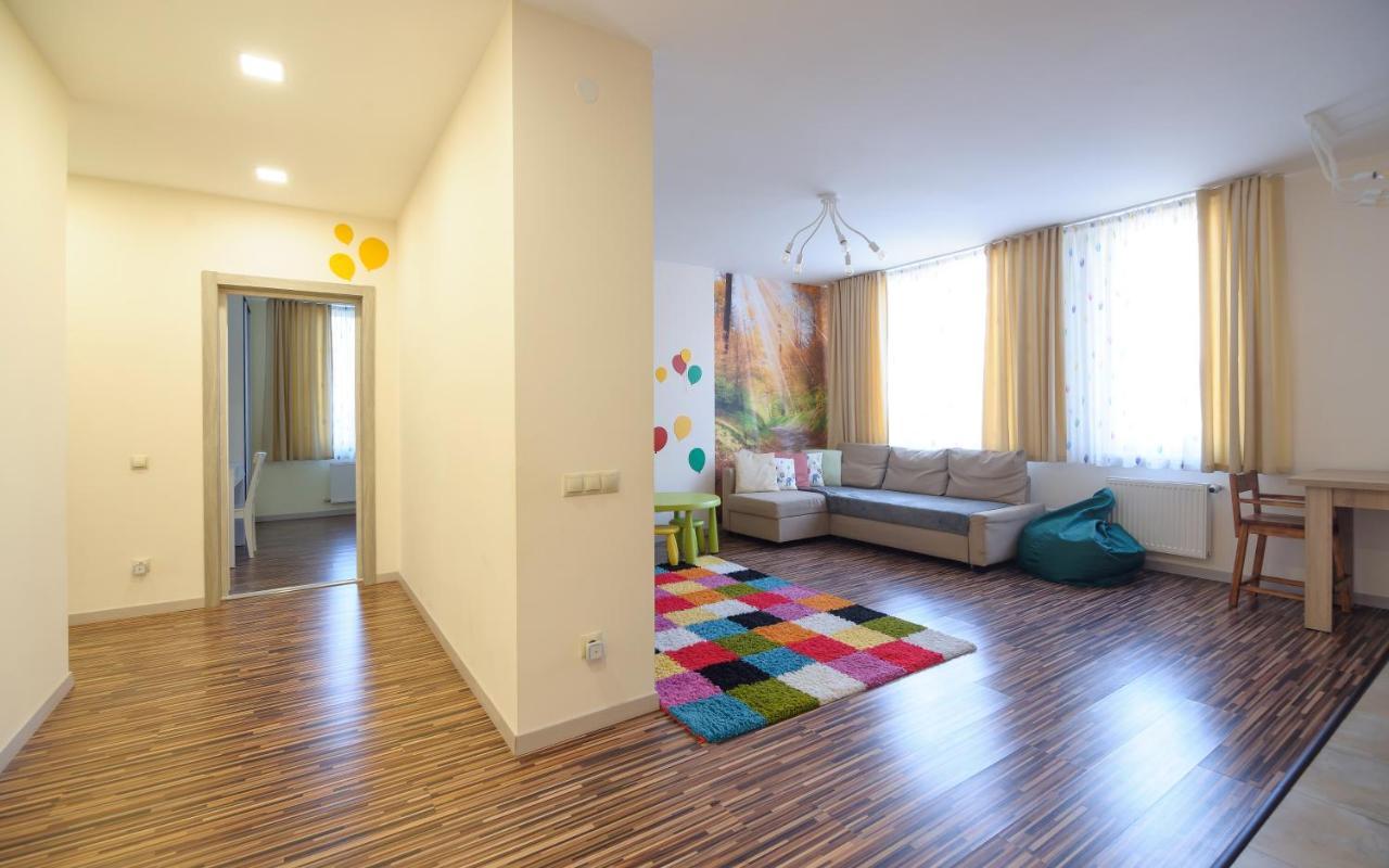 Colored Balloons - 3 Bedrooms, 3 Bathrooms, Equipped Large Apartments Lviv Bagian luar foto