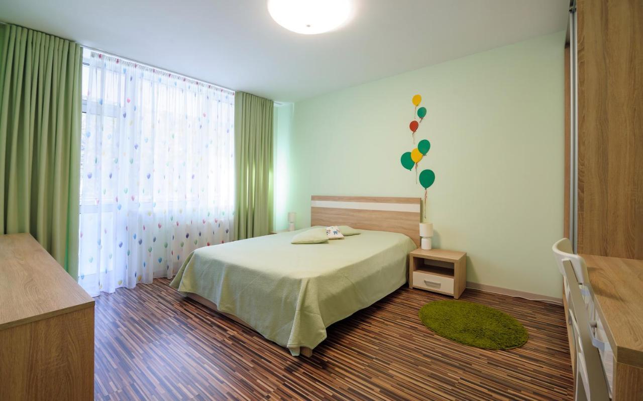 Colored Balloons - 3 Bedrooms, 3 Bathrooms, Equipped Large Apartments Lviv Bagian luar foto