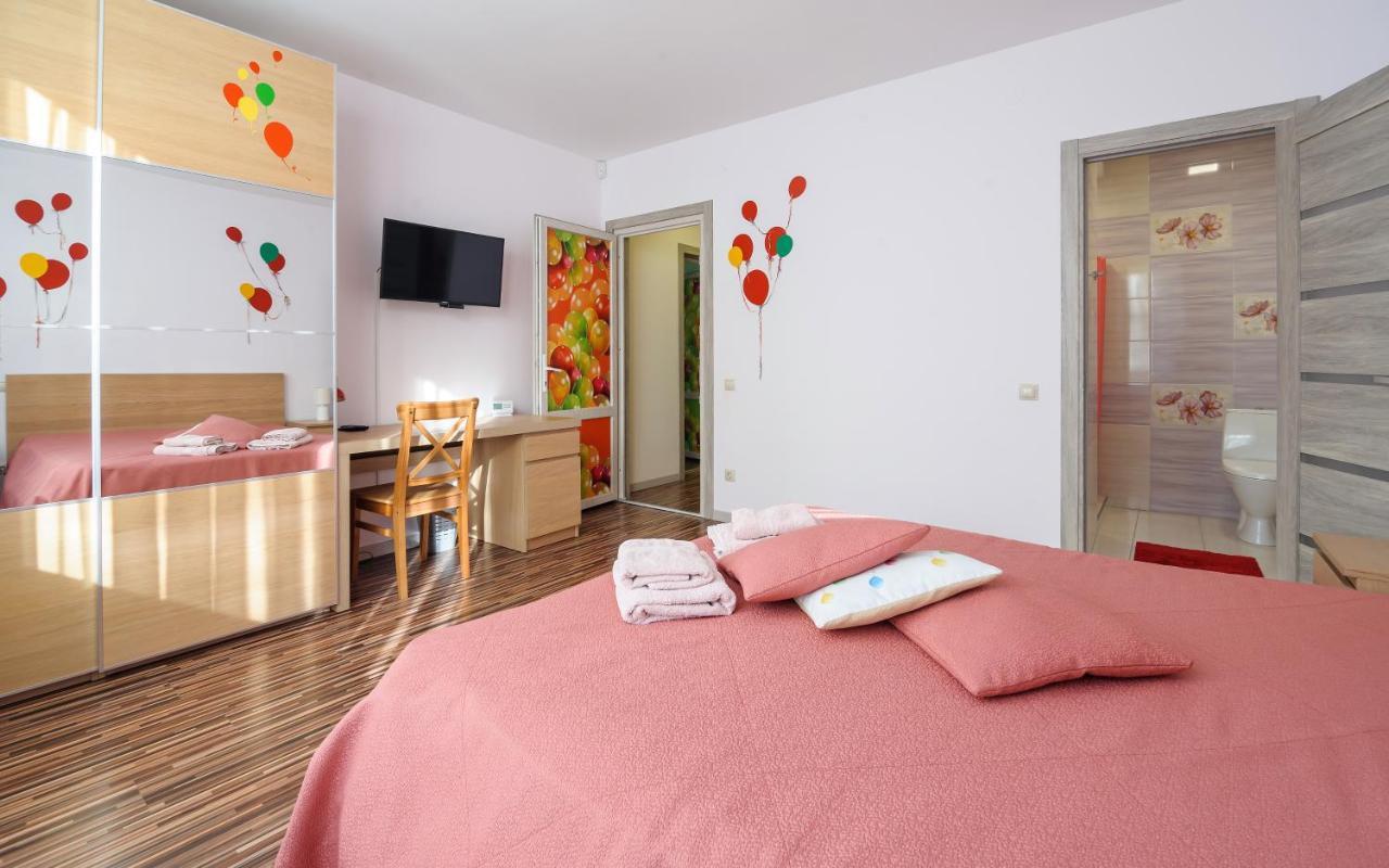 Colored Balloons - 3 Bedrooms, 3 Bathrooms, Equipped Large Apartments Lviv Bagian luar foto