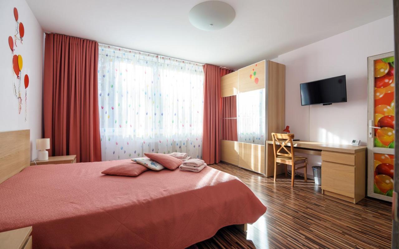 Colored Balloons - 3 Bedrooms, 3 Bathrooms, Equipped Large Apartments Lviv Bagian luar foto