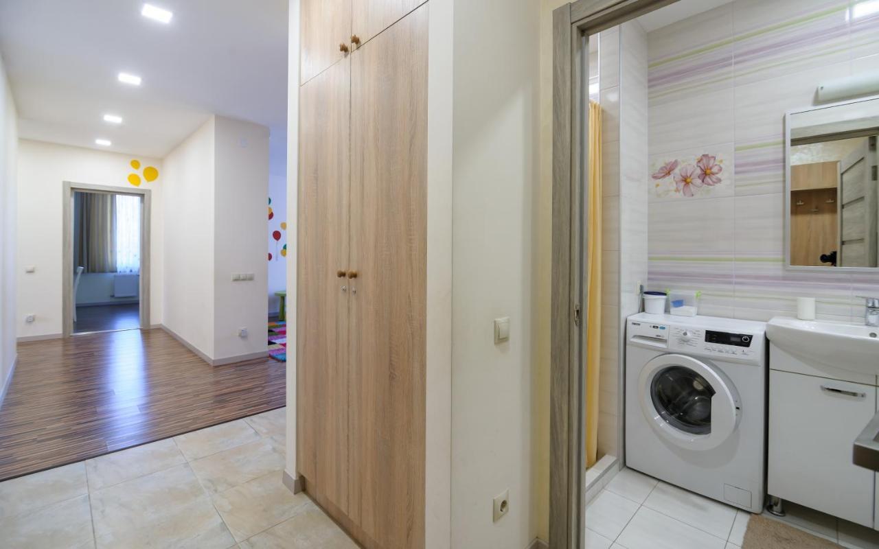 Colored Balloons - 3 Bedrooms, 3 Bathrooms, Equipped Large Apartments Lviv Bagian luar foto